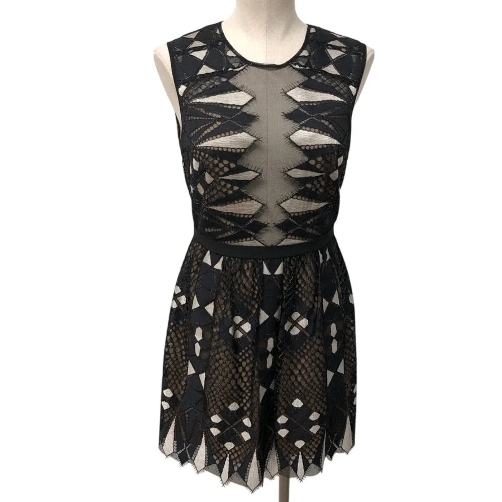 BCBGMAXAZRIA Kailey Dress Womens 6 Black Geometric Lace Mesh Sleeveless Gothic